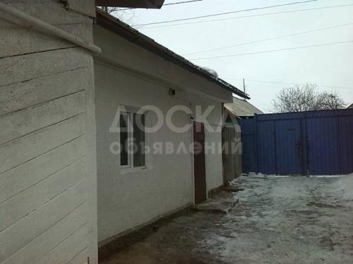 Продаю дом 8-ком., 200м2кв. м., этаж-2, 5-соток-сот., стена саман, сельповская-34а.