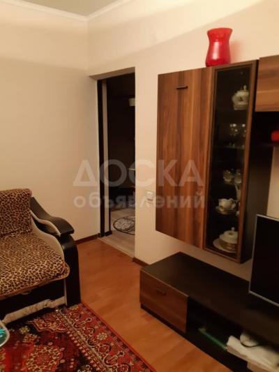 Продаю 1-комнатную квартиру, 33кв. м., этаж - 1/5, 10мкр по Саманчина