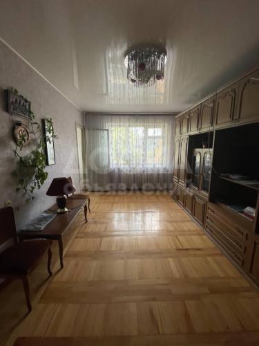 Продаю 3-комнатную квартиру, 65кв. м., этаж - 5/5,  Усенбаева/Чокморова .