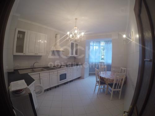 Продаю квартиру 4-ком., 117кв. м., этаж - 1/5, ул. Боконбаева 149 (пересекает Исанова).