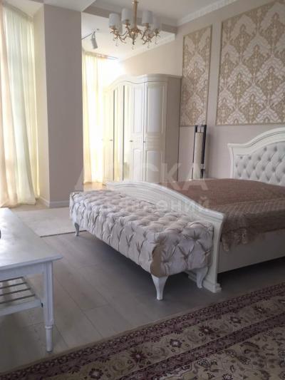 Продаю квартиру 3-ком., 130кв. м., этаж - 5/8, Логвиненко/Фрунзе.