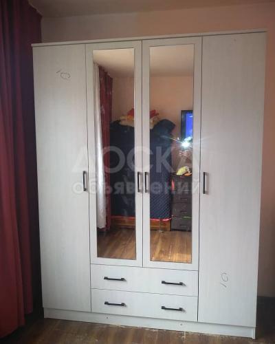 Шкаф 4 дверный, с открытой полкой.