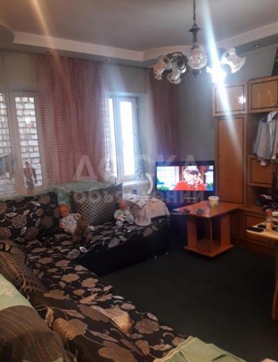 Продаю дом 4-ком. 100кв. м., этаж-1, 8-сот., стена кирпич, курманалиева/фрунзе.