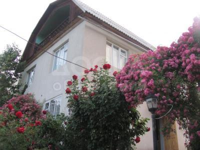 Продаю дом 6-ком., 160кв. м., этаж-2, 20-сот., стена кирпич, бижай .