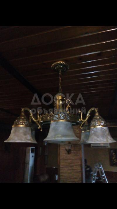 продаю люстры Б/У и светильники ,большой выбор. дешево