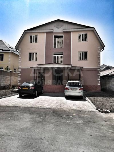 Продаю квартиру 3-ком., 90кв. м., этаж - 3/3, Ахунбаева.