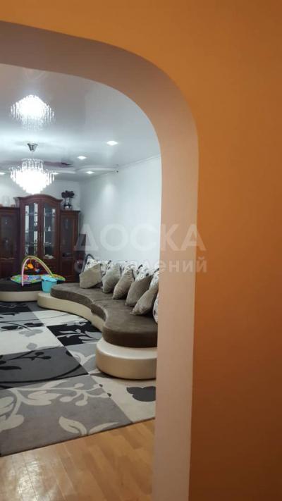 Продаю дом 8 -ком. 150кв. м., этаж-1, 8-сот., стена кирпич, на пер. улиц Салиева - Курманжан Датка (бывш. Алматинская).