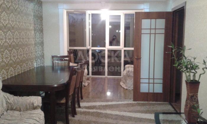 Продаю квартиру 3-ком., 60кв. м., этаж - 4/4, 104 серия, 6 мкр. напротив караоке 40х40,