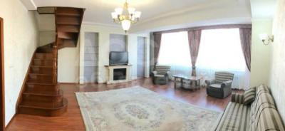 Продаю 4-комнатную квартиру, 200кв. м., этаж - 1/1, ЖК "Акун".