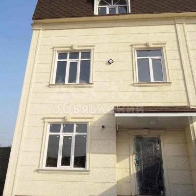 Продаю таунхаус 6-ком. 232кв. м., этаж-3, 2-сот., стена кирпич, Медерова/ Абая.