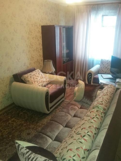 Продаю квартиру 2-ком., 43кв. м., этаж - 3/4, 10 мкр-н, дом 1.