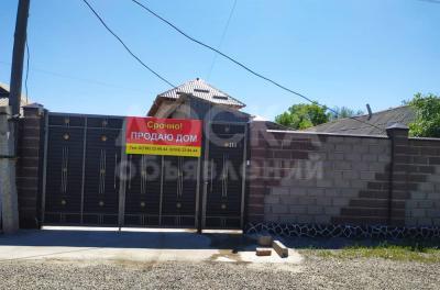 Продаю 2-х этажный дом, со всеми условиями, с. Ленинское, б/п.