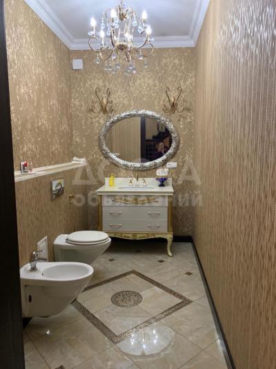 Продаю 5-комнатную квартиру, 650кв. м., этаж - 8/9, ул.Орозбекова/Московская.