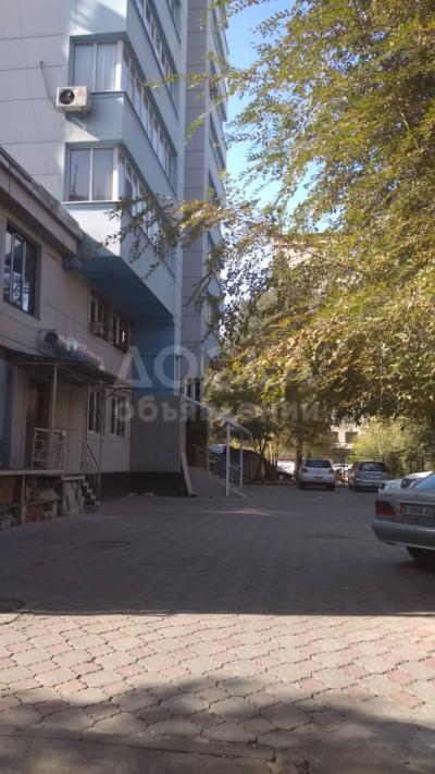 Продаю 1-комнатную квартиру, 45кв. м., этаж - 2/10,  Советская / Горькая.