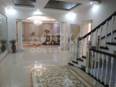 Продаю дом 6-ком. 560кв. м., этаж-3, 7-сот., стена кирпич, Чон-Арык.