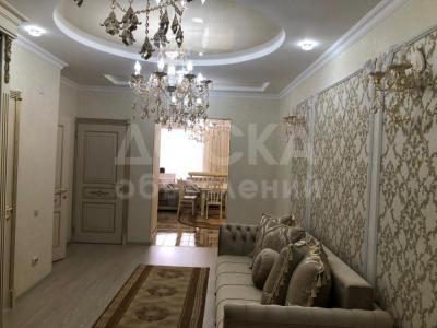 Продаю 2-комнатную квартиру, 64кв. м., этаж - 4/9,  Дзержинского/Жумабека 64Б.