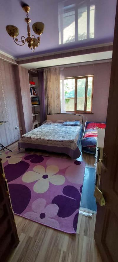 Продаю 2-комнатную квартиру, 67кв. м., этаж - 1/10, верхний джал.