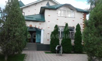 Продаю дом 9-ком. 420кв. м., этаж-2, 28-сот., стена кирпич, Киргизия-1, ул. Кожомкулова.
