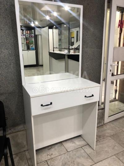 Срочно!!! Продается МАКИЯЖНЫЙ СТОЛ в отличном состоянии!