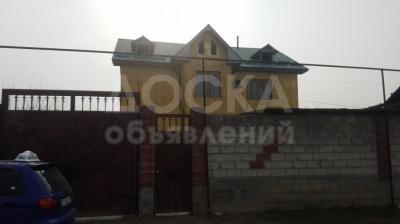 Продаю дом 5-ком. 227кв. м., этаж-2, 7,5-сот., стена кирпич, г.Ош, мкр.МЖК .