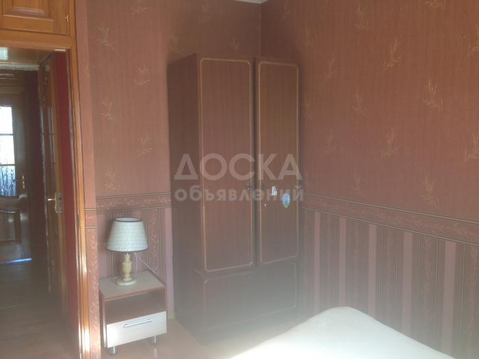 срочно продаю квартиру в 11 мкр.