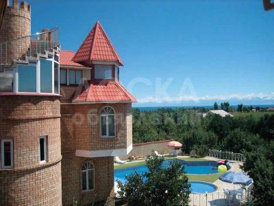 Продаю коттедж 10-ком., 670кв. м., этаж-4, 63-сот., стена кирпич, Кара-Ой.