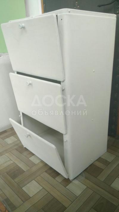 Тумбочка железная белая.