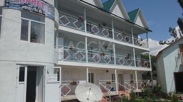 Продаю пансионат Чолпон -Ата 7 сот участок действующий бизнес на 80-человек Цена 800000$ 100 метров до Пляжа тел: 0702 09-08-01