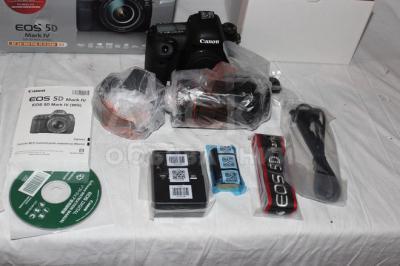 Canon EOS 5D Mark IV with Black Kit w EF 24-105mm