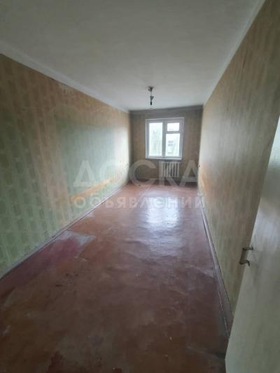 Продаю 3-комнатную квартиру, 55кв. м., этаж - 4/4, 9 микрорайон.