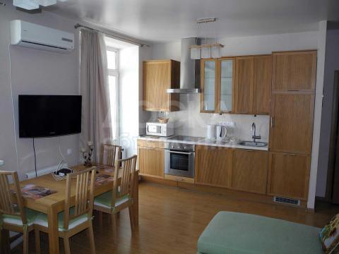 Продаю квартиру 1-ком., 16кв. м., этаж - 1/3, ул. Манаса.