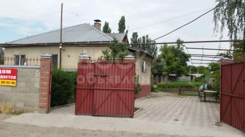 Продаю дом 9-ком., 120кв. м., этаж-1, 10-сот., стена кирпич, Ленинский.