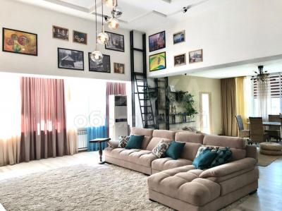 Продаю 3-комнатную квартиру, 220кв. м., этаж - 3/4, Южная магистраль 12 мкр.