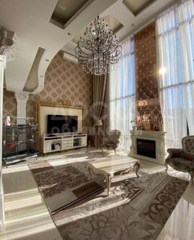 Продаю дом 6-ком. 420кв. м., этаж-2, 4-сот., стена кирпич, район Карла Маркса/Ахунбаева.