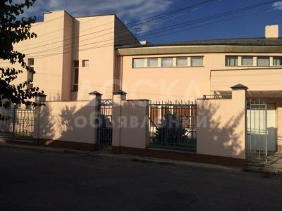 Продаю дом 6-ком., 485кв. м., этаж-2, 7-сот., стена кирпич, Ул.Орловская.