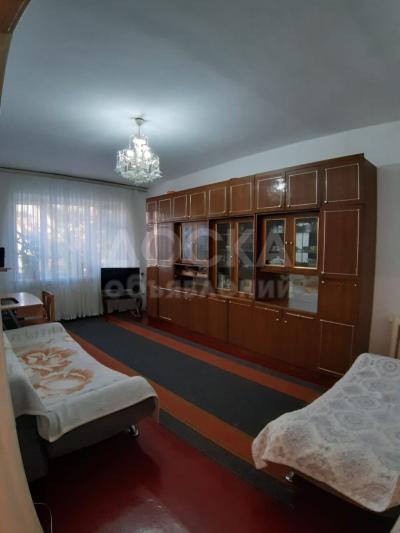 Продаю 3-комнатную квартиру, 61кв. м., этаж - 3/4, г. Бишкек, Жилгородок Совмина дом 6.