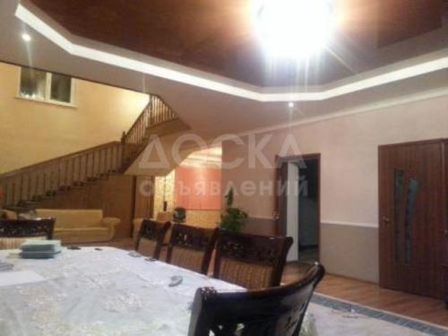 Продаю дом 6-ком., 233кв. м., этаж-2, 11-сот., стена кирпич, начало Новопокровки, Юбилейная (асфальтирована)-Чапаева (от трассы первая улица к северу).