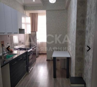 Продаю 1-комнатную квартиру, 46кв. м., этаж - 8/10, Баха / Л. Толстого.