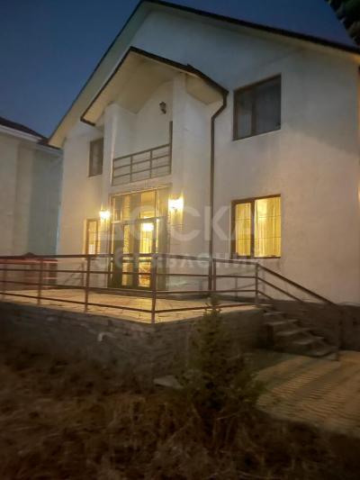 Продаю дом 5-ком. 240кв. м., этаж-3, 5-сот., стена кирпич, Орто-Сай 2.