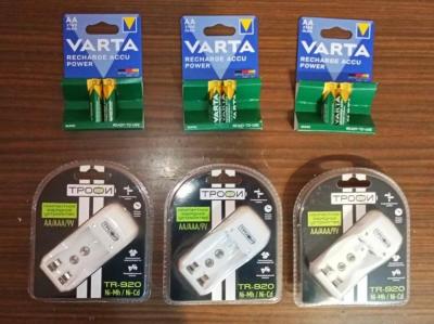Зарядное устройство и аккумуляторы АА