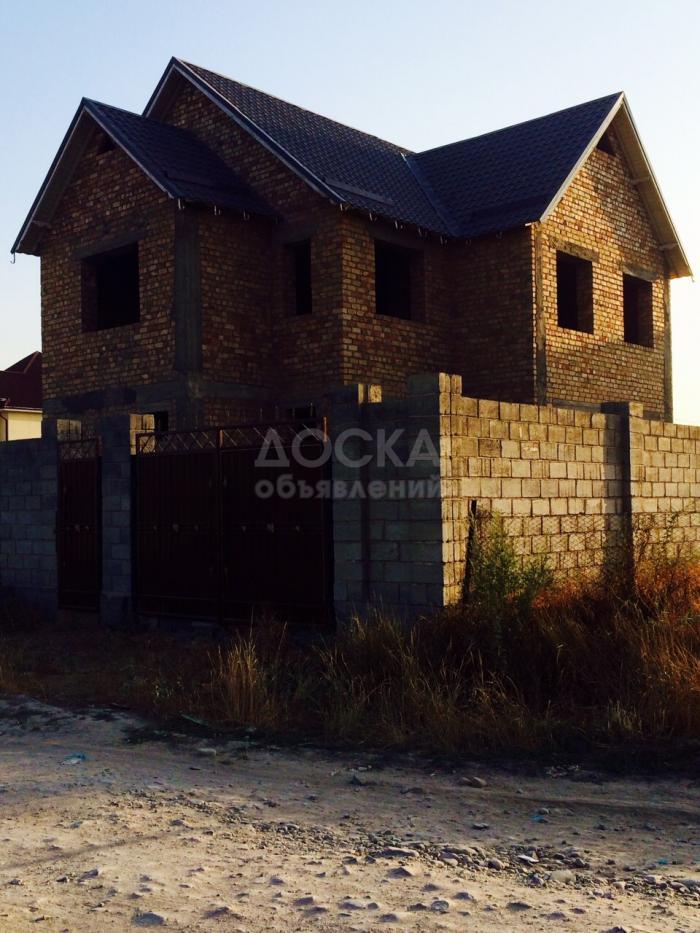 Продаю недостроеный дом в центре Ак-Орго
