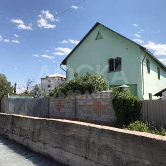 Продаю дом 6-ком., 200кв. м., этаж-2, 7-сот., стена кирпич, улица Токтоналиева.