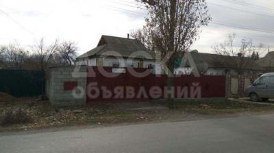 Продаю дом 4-ком., 55кв. м., этаж-1, 6-сот., стена саман, г.Кара-Балта, ул.Фрунзенская, 123.