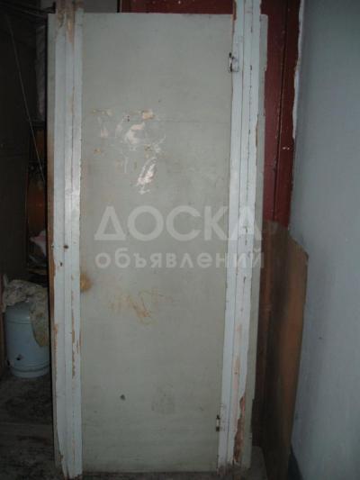 Продаю  мощную деревянную «совдеповскую»дверь