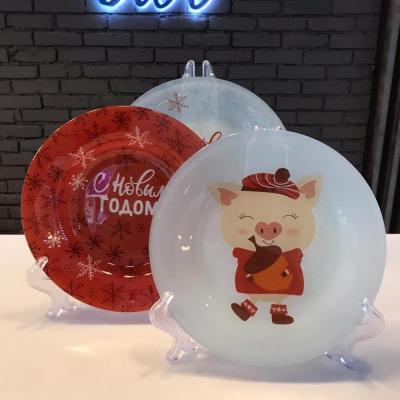 Праздник  к нам приходит!!! Новогодние Наборы со скидкой-20%!!
В наборе 3 предмета:
Тарелка закусочная.
Тарелка для вторых блюд.
Тарелка глубокая.
В подарочной коробке С Новым Годом!
Материал: деколированное стекло.
Также по 889 сом -20%= 711 сом.