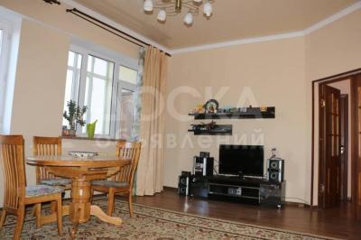 Продаю 3-комнатную квартиру, 90кв. м., этаж - 5/9, боконбаева панфилова.