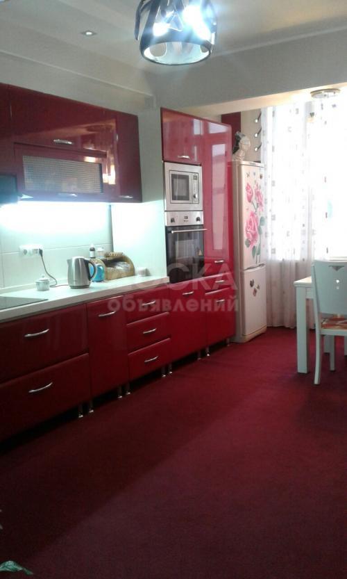 Продаю квартиру 3-ком., 98кв. м., этаж - 9/10, 8 мкр. по Донецкой.