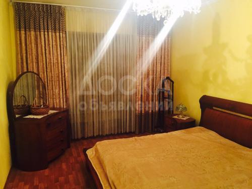 Продаю дом 7-ком., 200кв. м., этаж-2, 10-сот., стена кирпич, Ленинградская/Манаса.