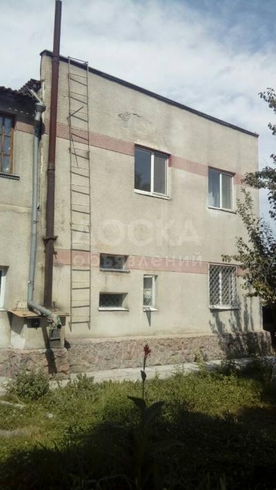 Продаю дом 10-ком., 170.100кв. м., этаж-2, 170.100-сот., стена кирпич, БИШКЕК.