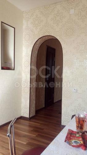 Продаю дом 1-ком., 135кв. м., этаж-1, 5-сот., стена кирпич, А-Бешик.